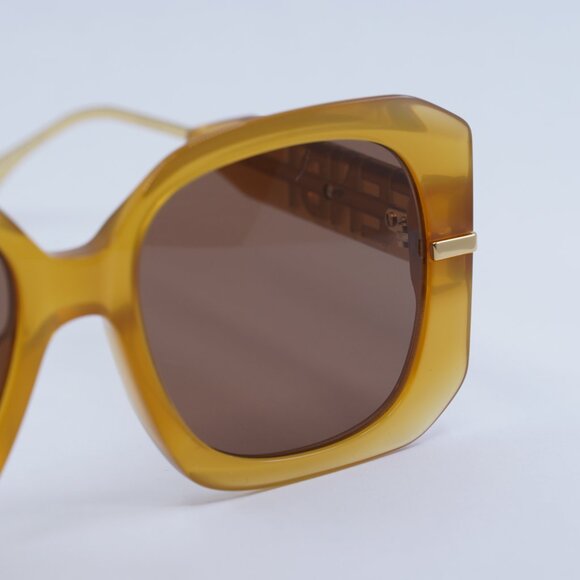 🕶️ New Fendi FE40065I 50E Sunglasses -Transparent Milky Amber/Gold Frame - Picture 5 of 10
